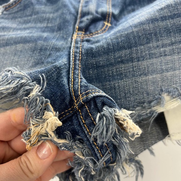 Hollister Distressed Fringe Mini Shorts Medium Wash Women's Size 3 / 28 Waist - Picture 4 of 9